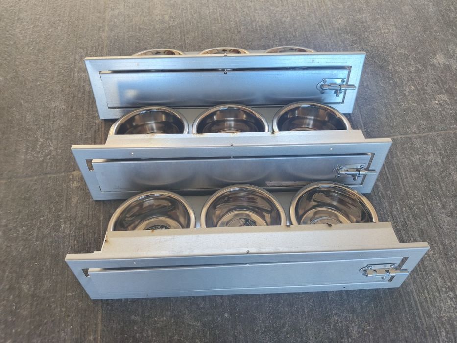 Comedouros giratórios 3 taças de 13 cm cada e porta poleiros