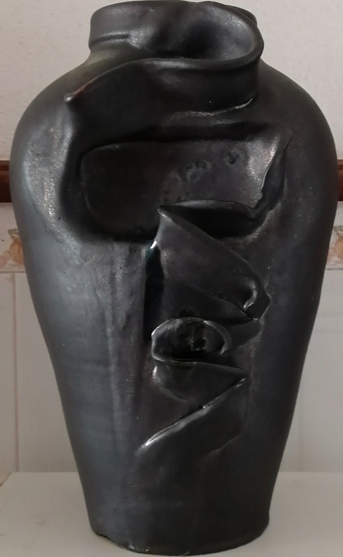 Jarra de design em cerâmica negra ,35 cm de altura