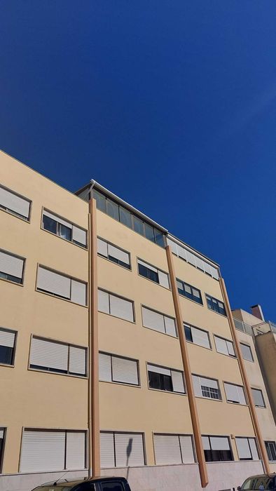 T1 + 1 Remodelado com Terraço de 18m2 - Último Andar, Virado a Sul