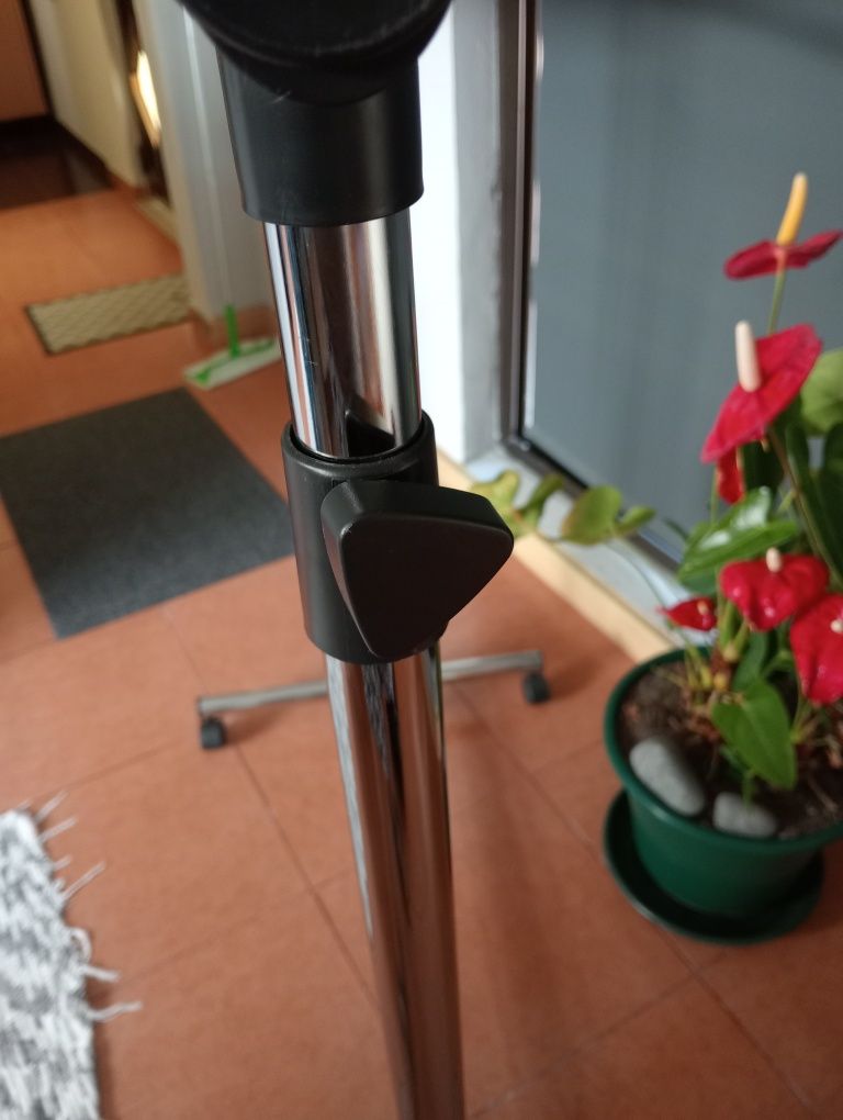 Cabide para pendurar roupeiro