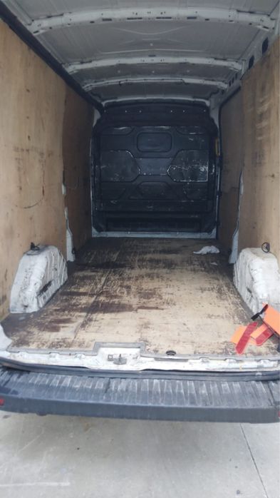 Aluga-se Ford transit L4