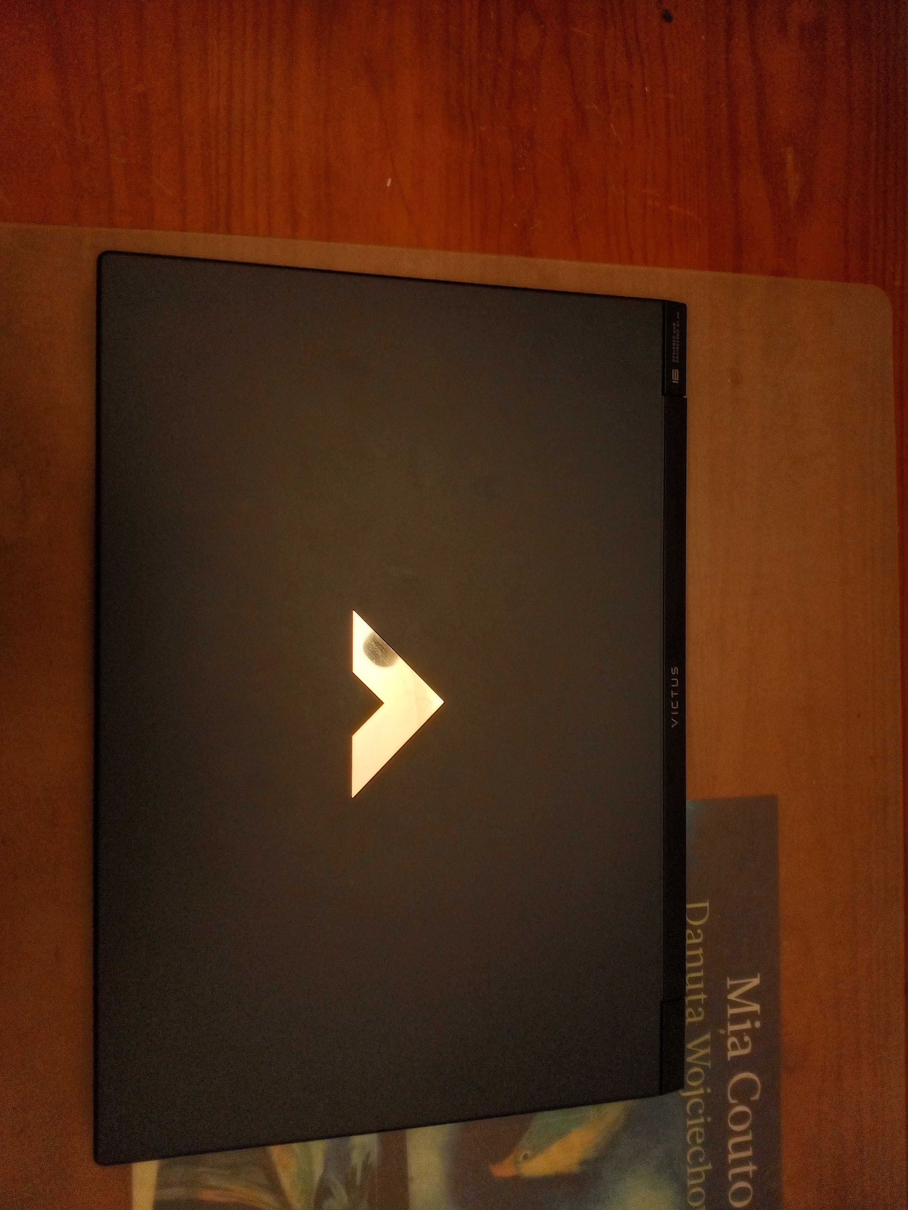 Laptop Gaming Victus 16-r1000
