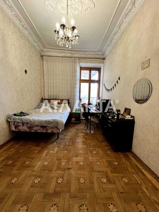 Большая 4-х комн. квартира в историческом центре города на ул. Пастера