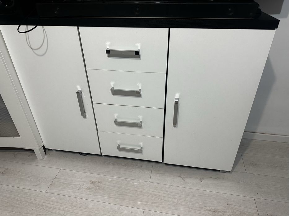Biała nowoczesna Komoda