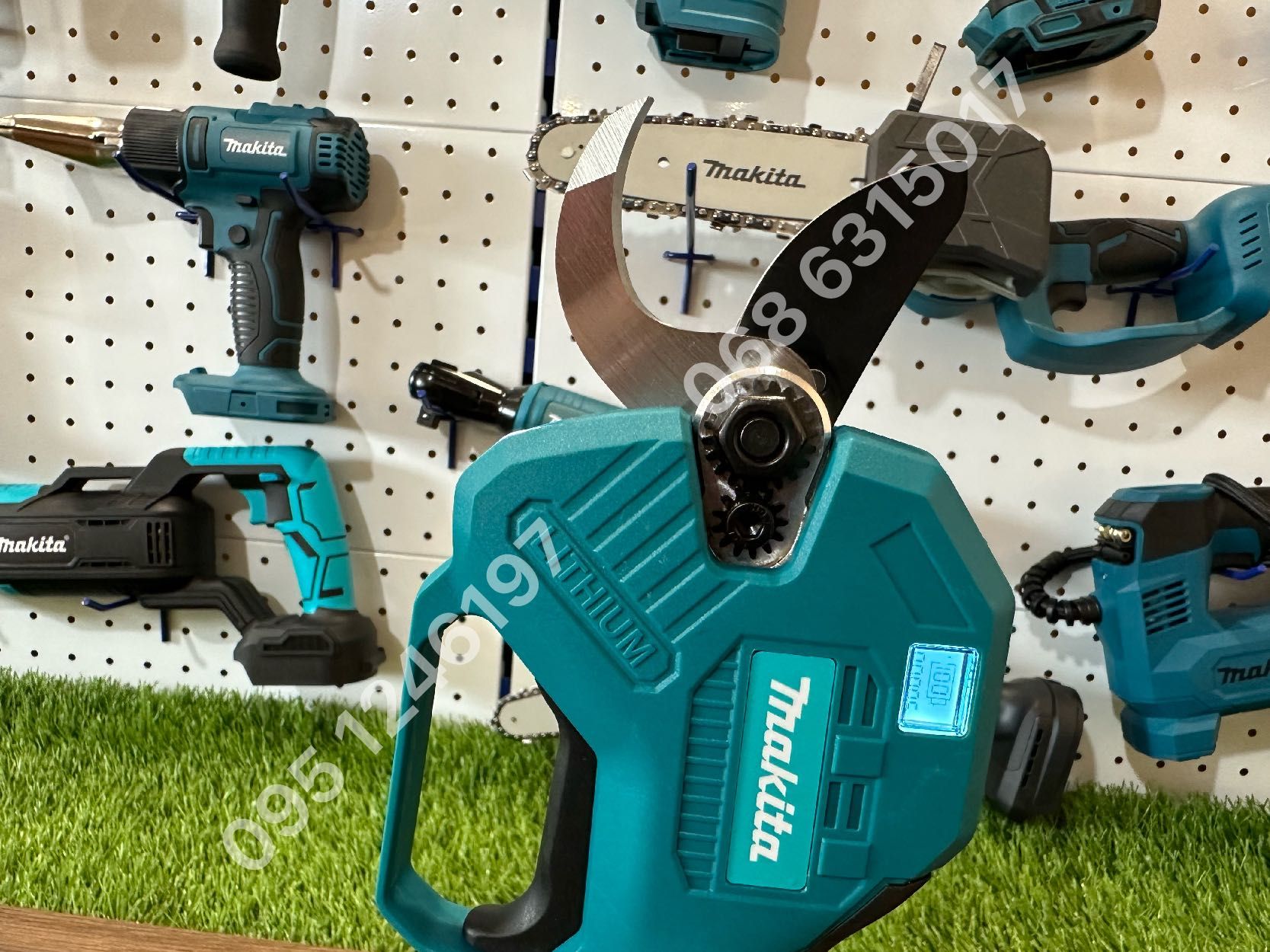 Аккумуляторный Секатор Makita DMT75BL с акб 36V 8Ah кусторез веткорез