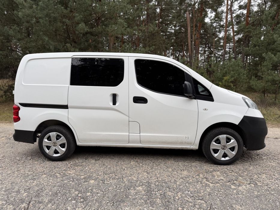 Продам Nissan NV 200