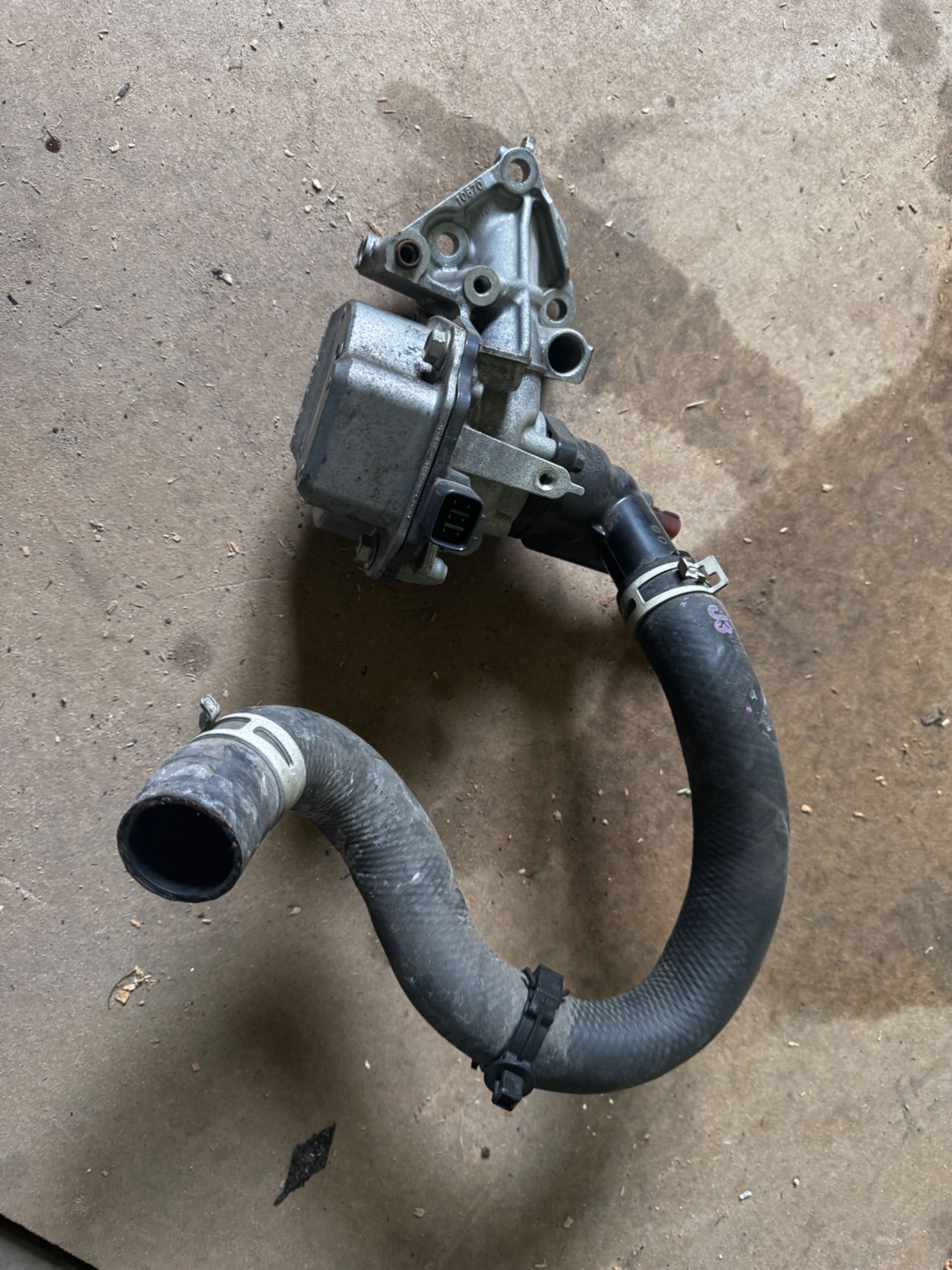 Pompa wody Rav4 plugin lift