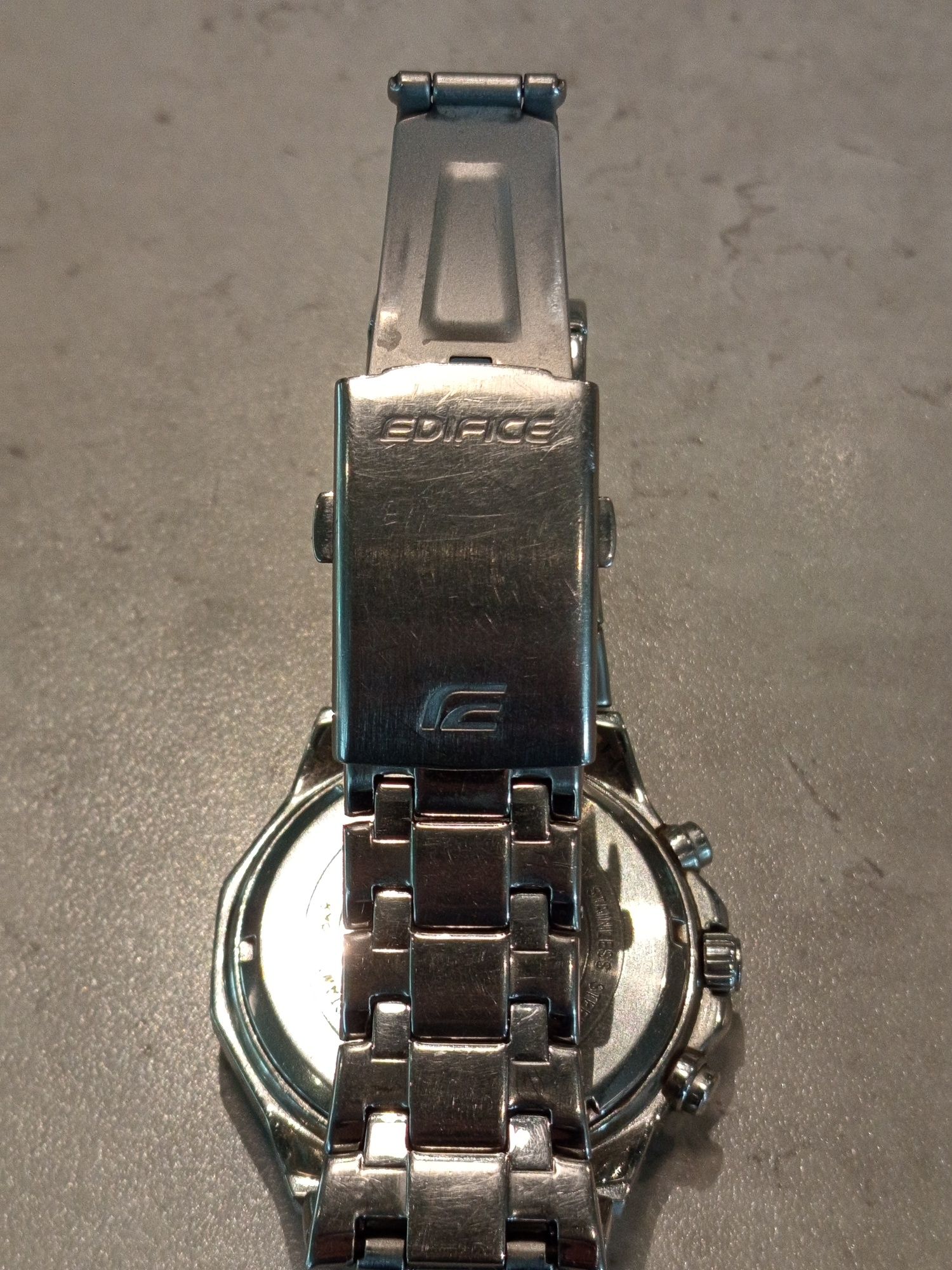 Witam. Sprzedam zagarek casio