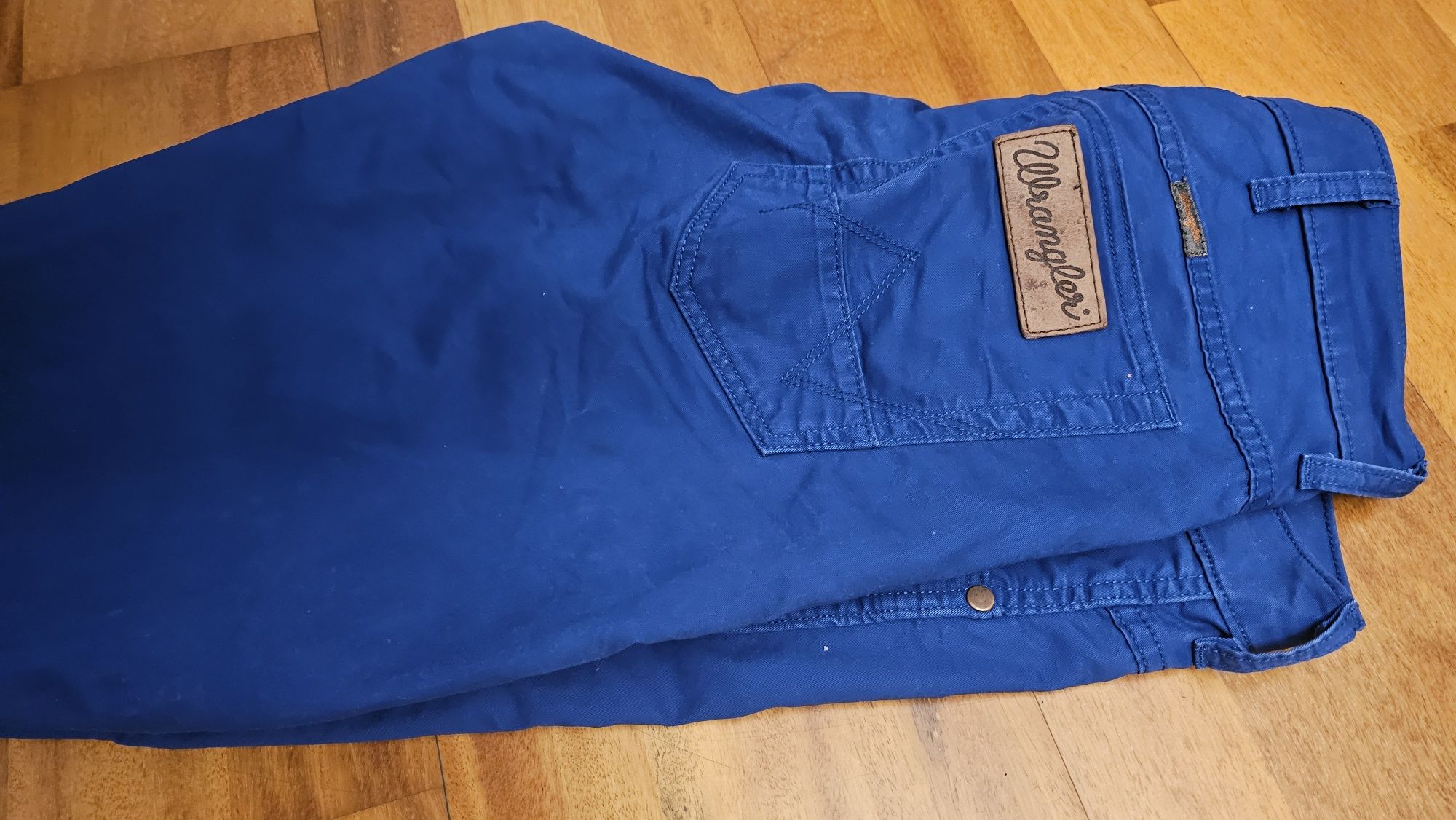 Piekne spodnie jeansy Wrangler rozm. XL