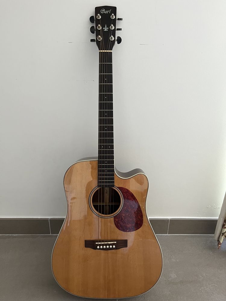 Guitarra semi-acustica Cort + hardcase