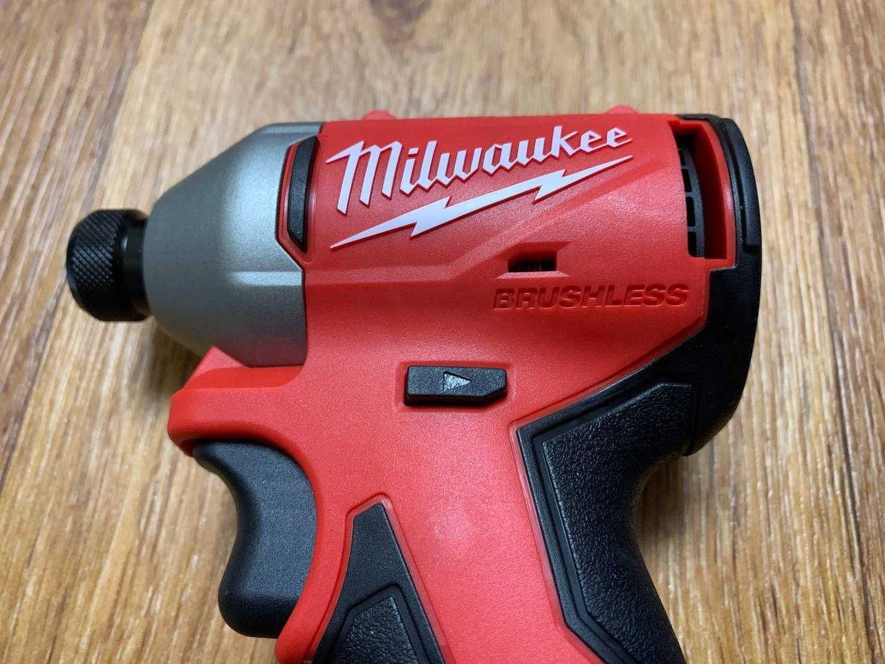 Бесщеточный імпульсний шуруповерт / гайковерт Milwaukee M18 3650-21P