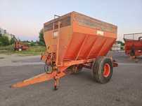 Rozsiewacz do wapna 6 - 8 ton nawozów