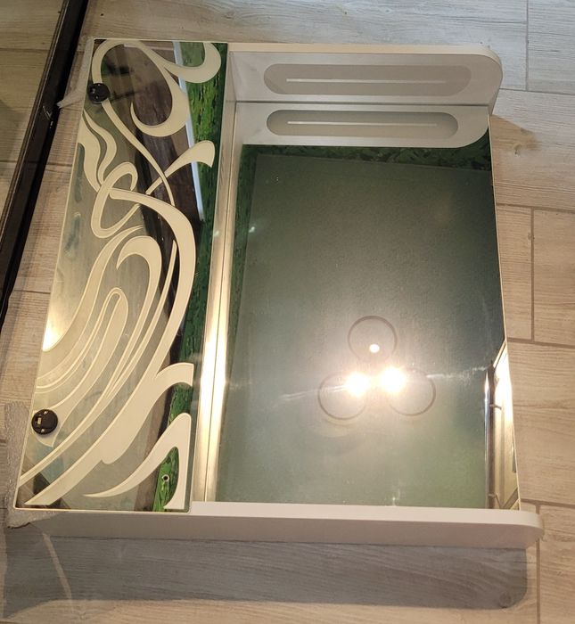 Навісна шафа-дзеркало