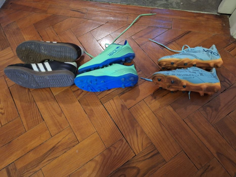 Football shoes 35