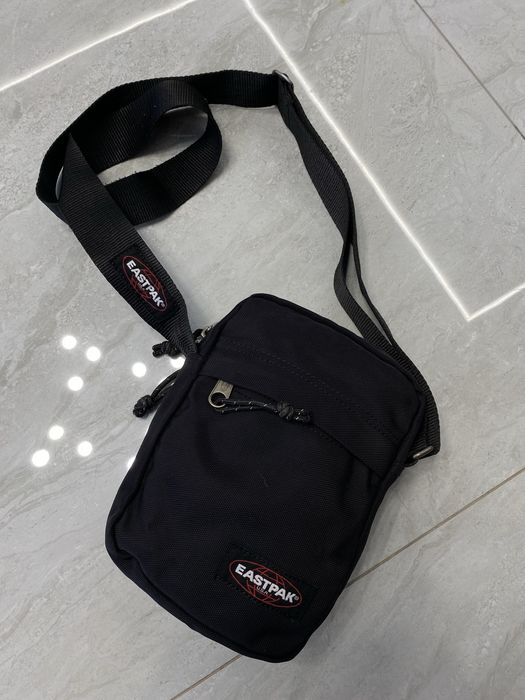 Месенджер Eastpak сумка через плече бананка eastpack