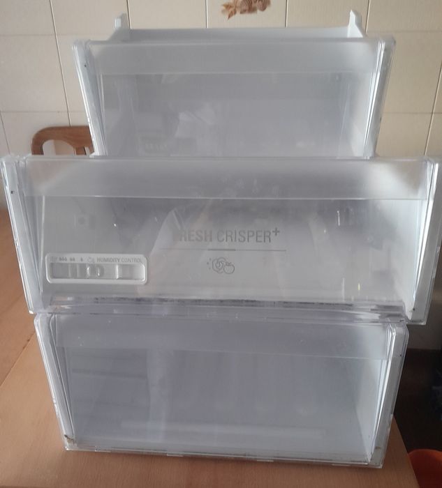 Vendo acessórios frigorífico (combinado) da marca Ariston-Hotpoint