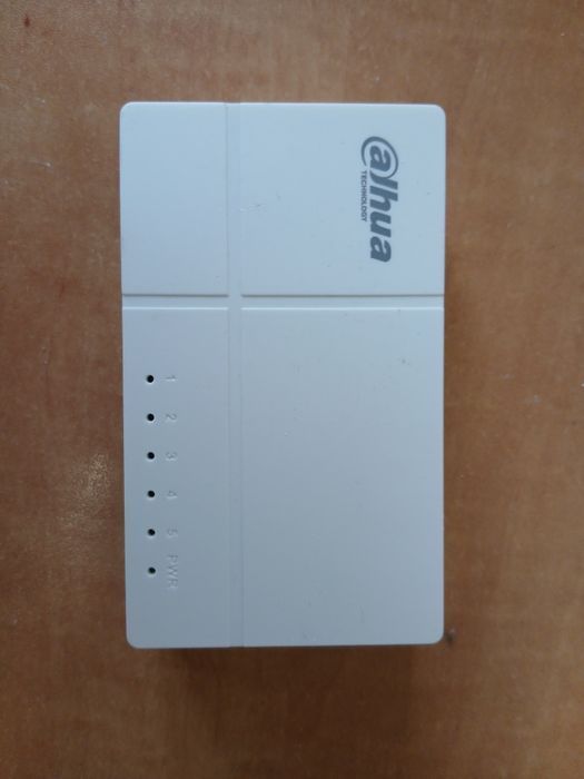 Комутатор Dahua 5 портовий