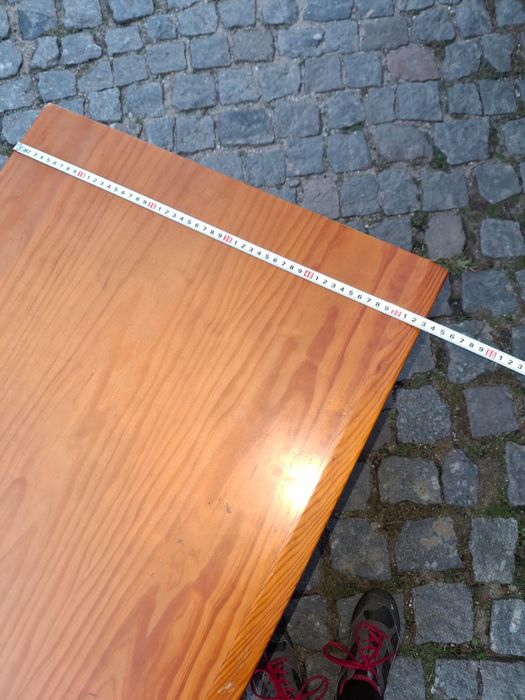 Móvel de sala com gavetas