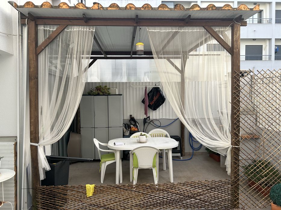 Pérgula com telheiro