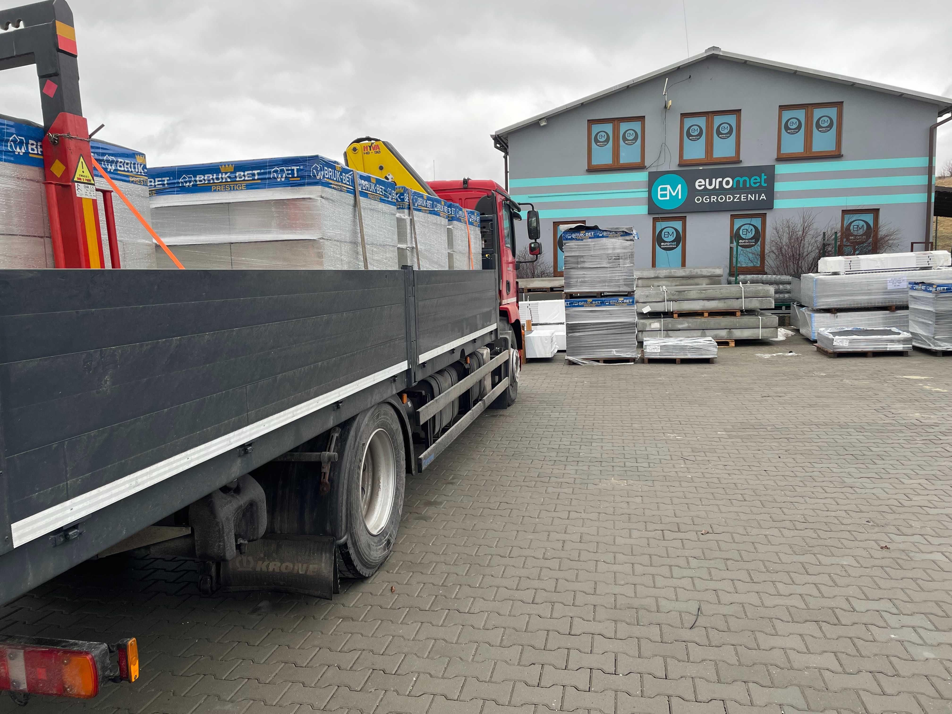 Słupek betonowy leśny 220cm sadowniczy zbrojony 4 druty ogrodzenie