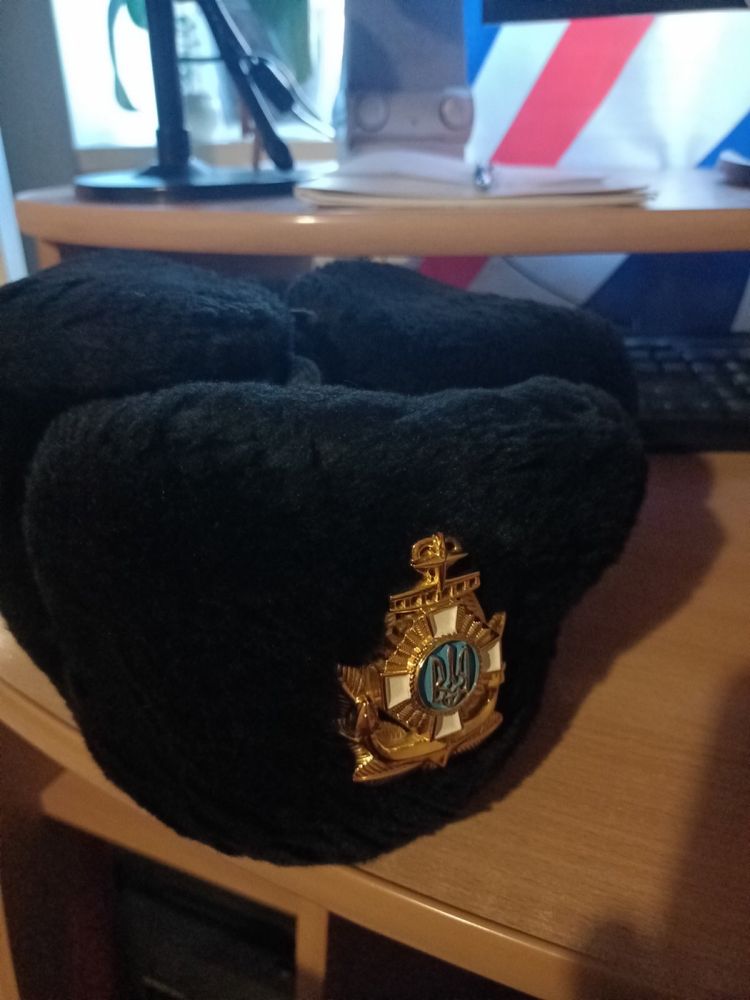 Продам фуражку и зимнюю шапку