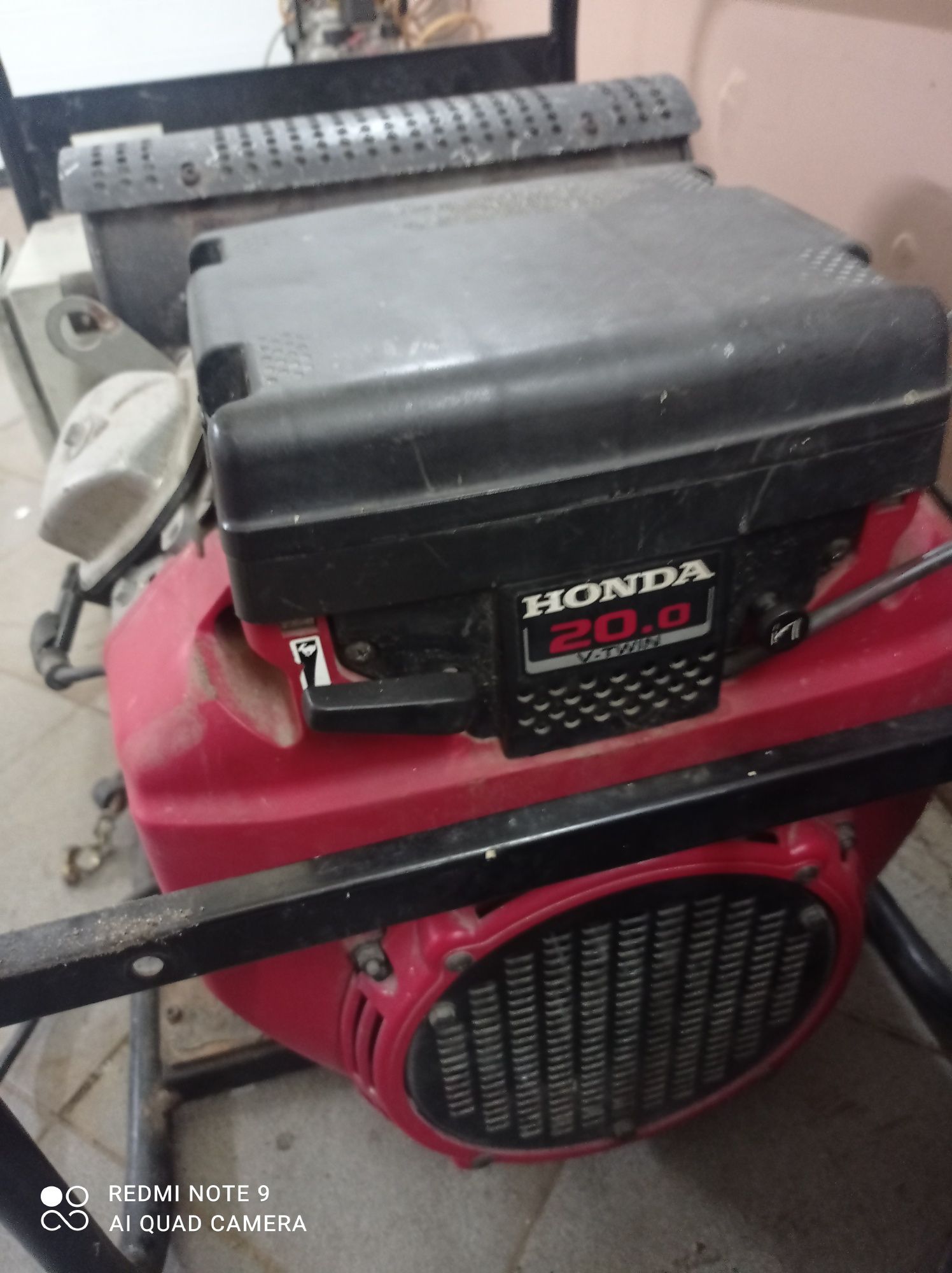 Продам генератор Хонда 9.6КВ 220--380