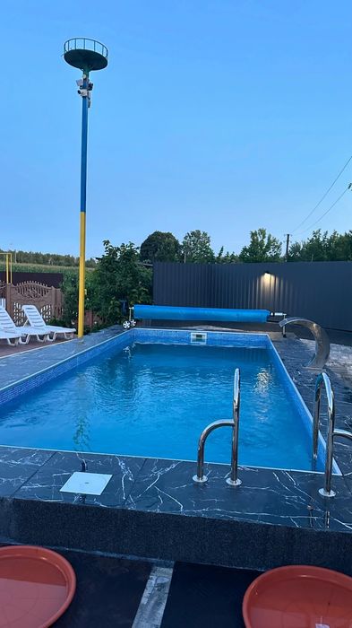 Подобово будинок з теплим басейном