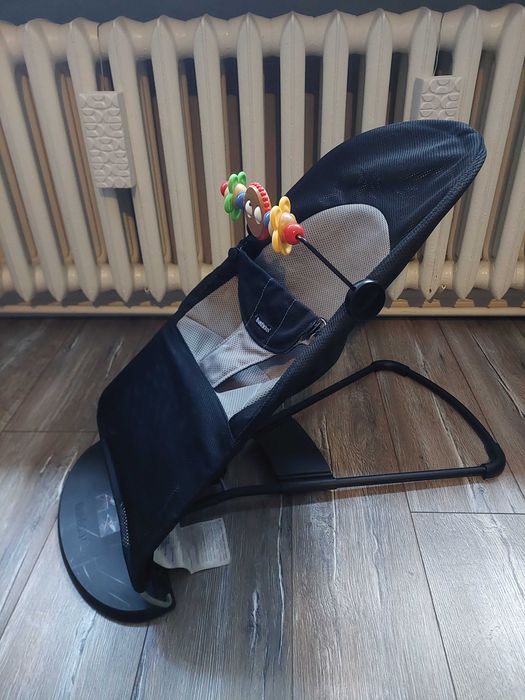 BABYBJORN Lezaczek bliss mesh (czarny) + + zabawka Googly Eyes