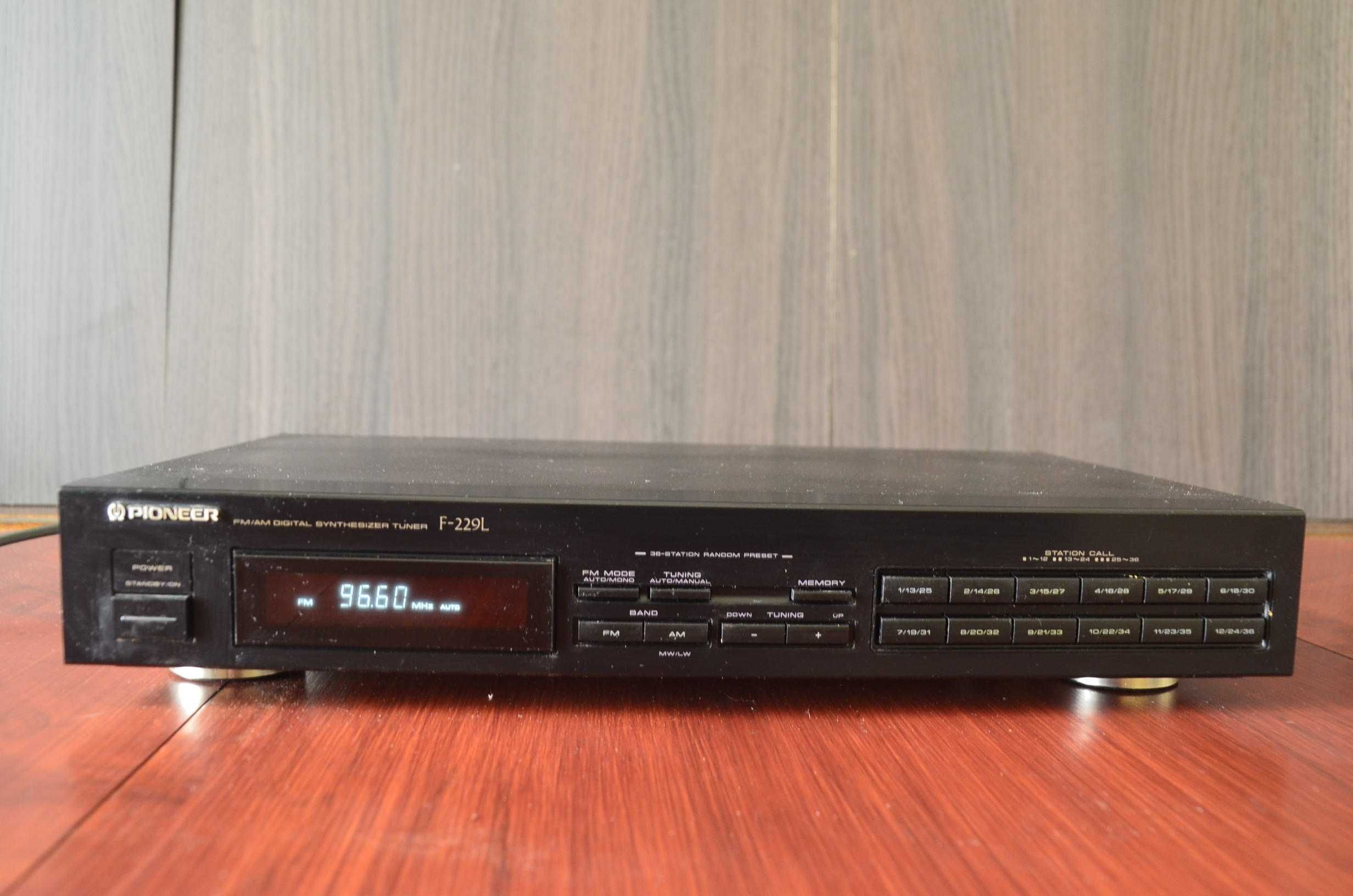 Rádio Pioneer  F-229 L