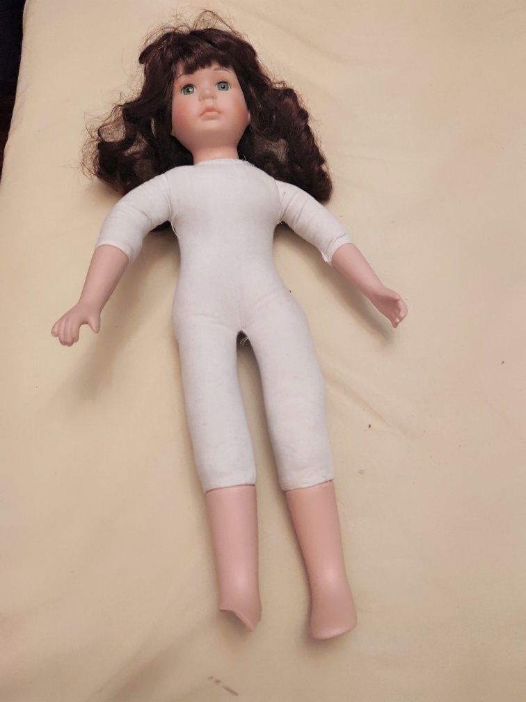 Коллекционная кукла Promenade Elizabeth номерная.