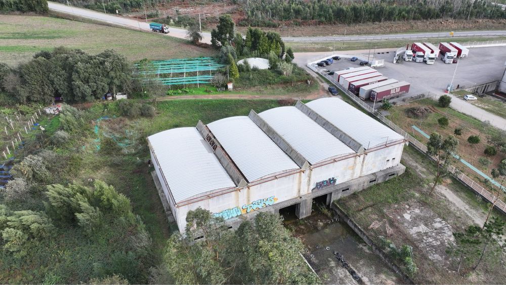 Armazen  2500m2 c/ terreno 6500m2 junto A1