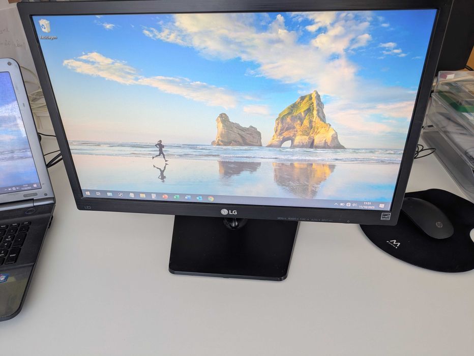 Monitor LG 22M37A