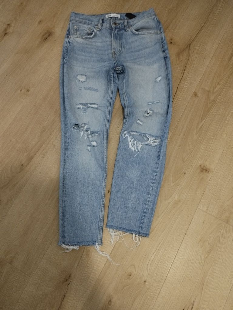 Jasnoniebieskie spodnie jeansowe boyfriendy Zara, r.36(S)