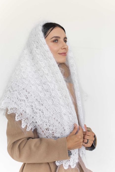 Chusta wełniana biała – Handmade z naturalnej wełny koziej
