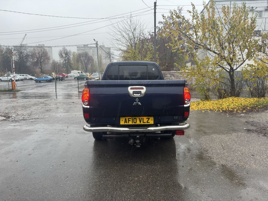 Mitsubishi L200 2010 рік