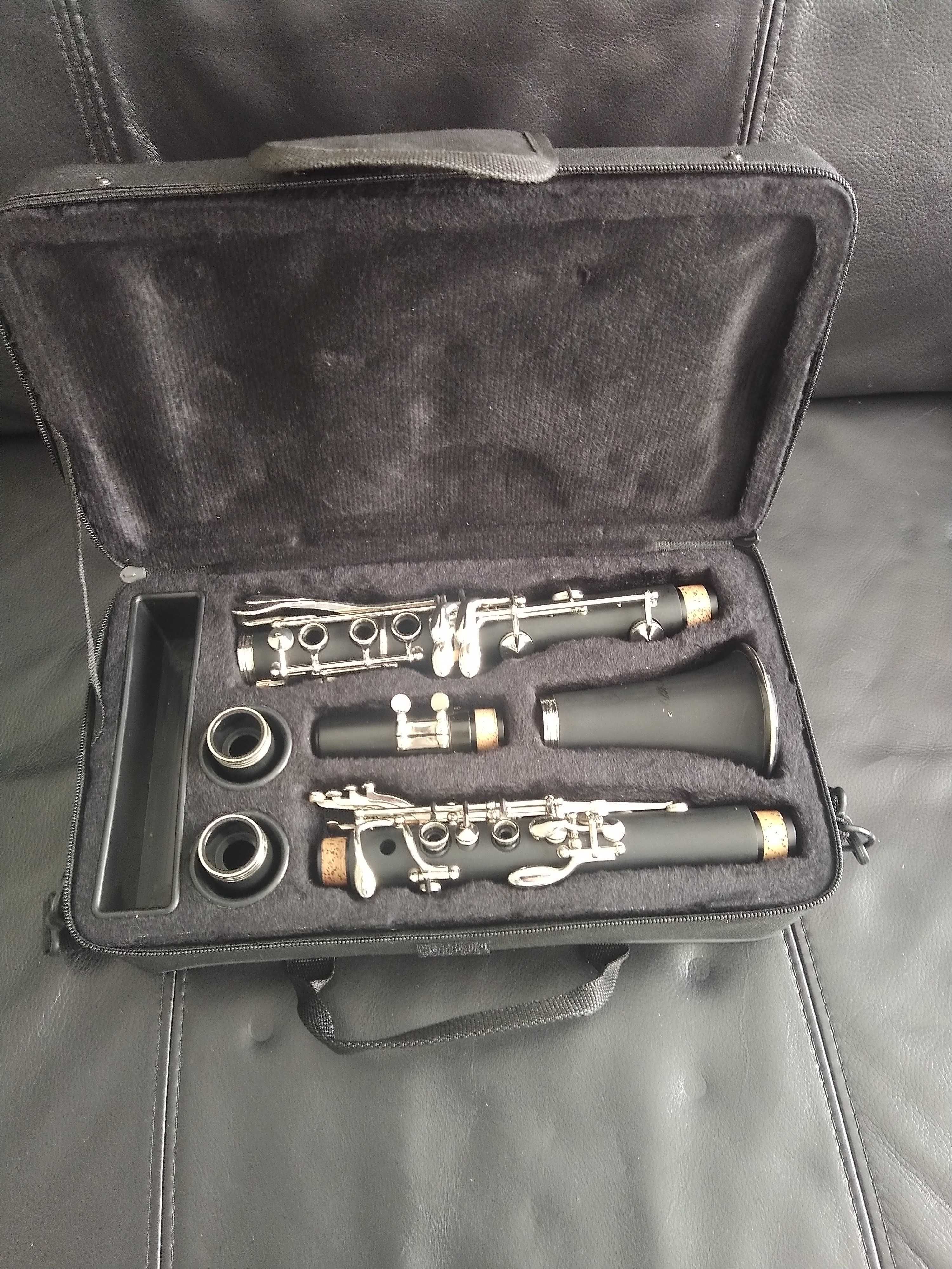 Clarinete novo Millbrook com pastilhas Yamaha