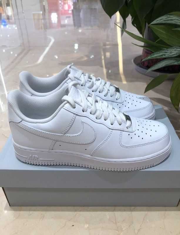 Uniseks/Trampki/Damskie/Nike Air Force 1 Low '07 White R.44.5