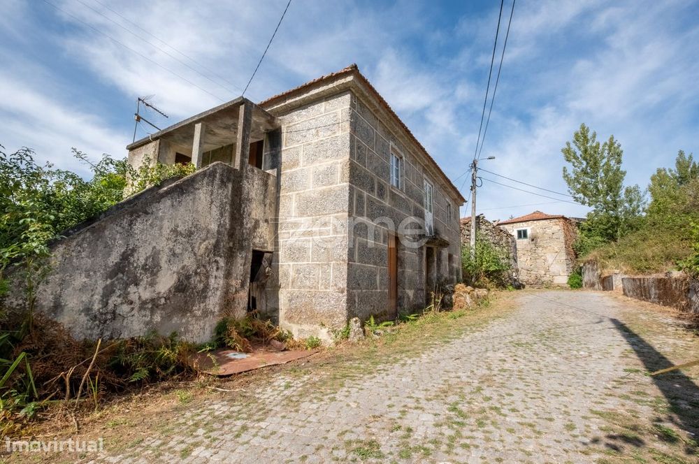 Quintinha com casa em pedra e terreno com 1.200 m2 - Gôve, Baião