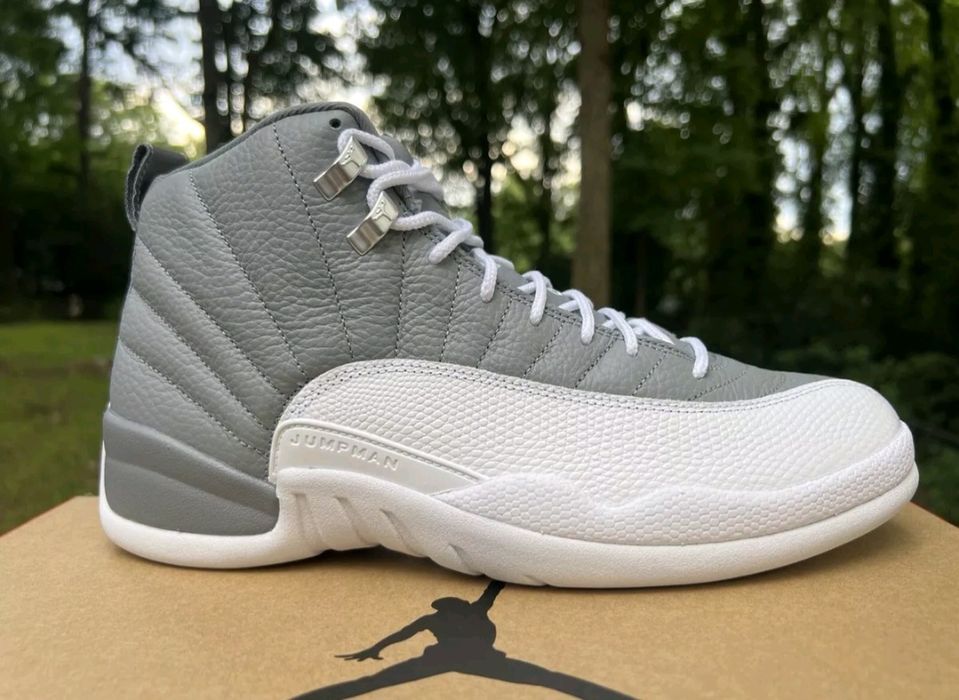 Nike Air Jordan Retro 12 Stealth.