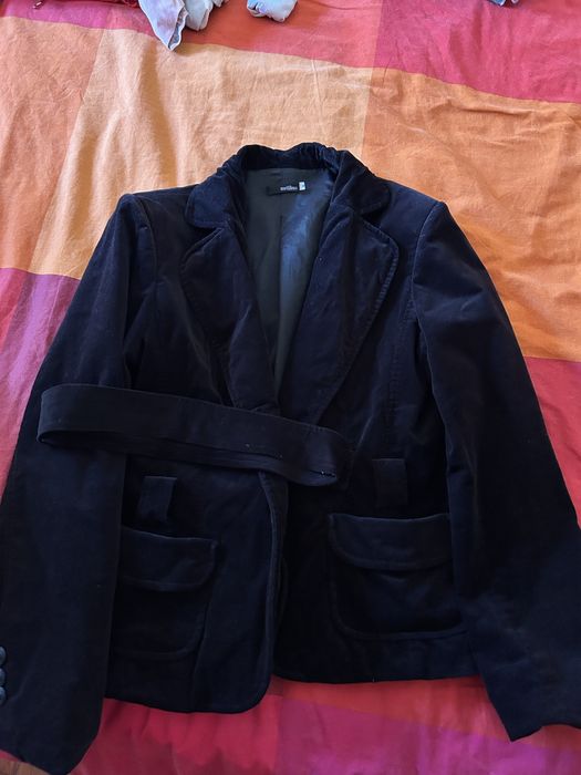 Casaco de veludo preto com cinto