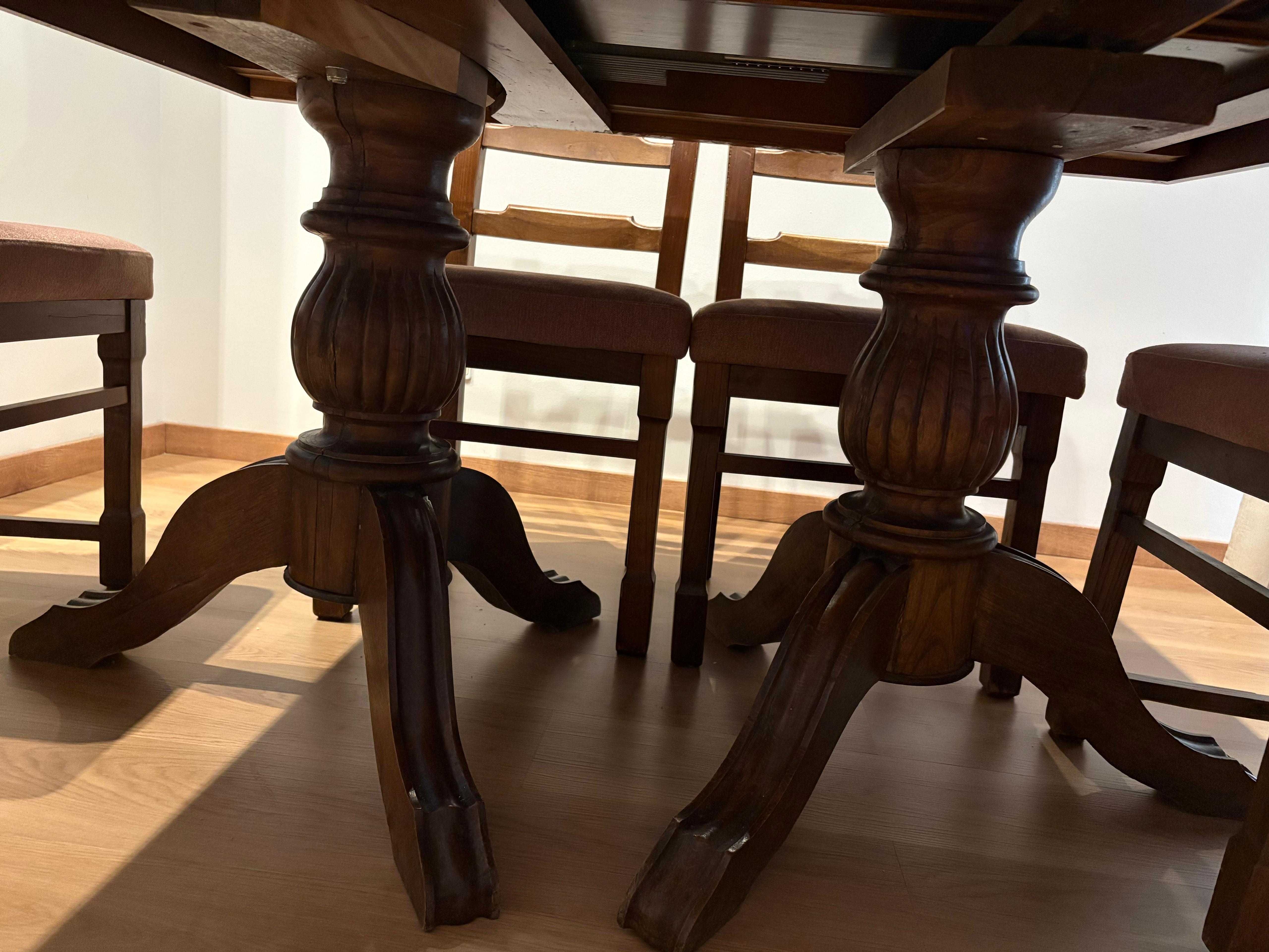 Mesa sala de jantar e cadeiras