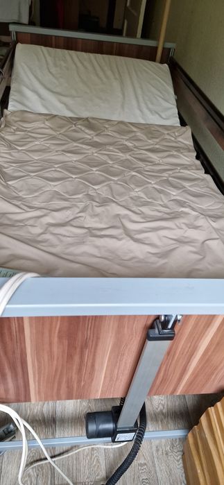 Łóżko Rehabilitacyjne szpitalne + Materac przeciwodleżynowy