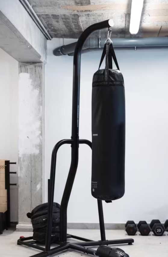 Saco De Boxe Adulto 900 (50kg) + Suporte de Saco 900 Polivalente