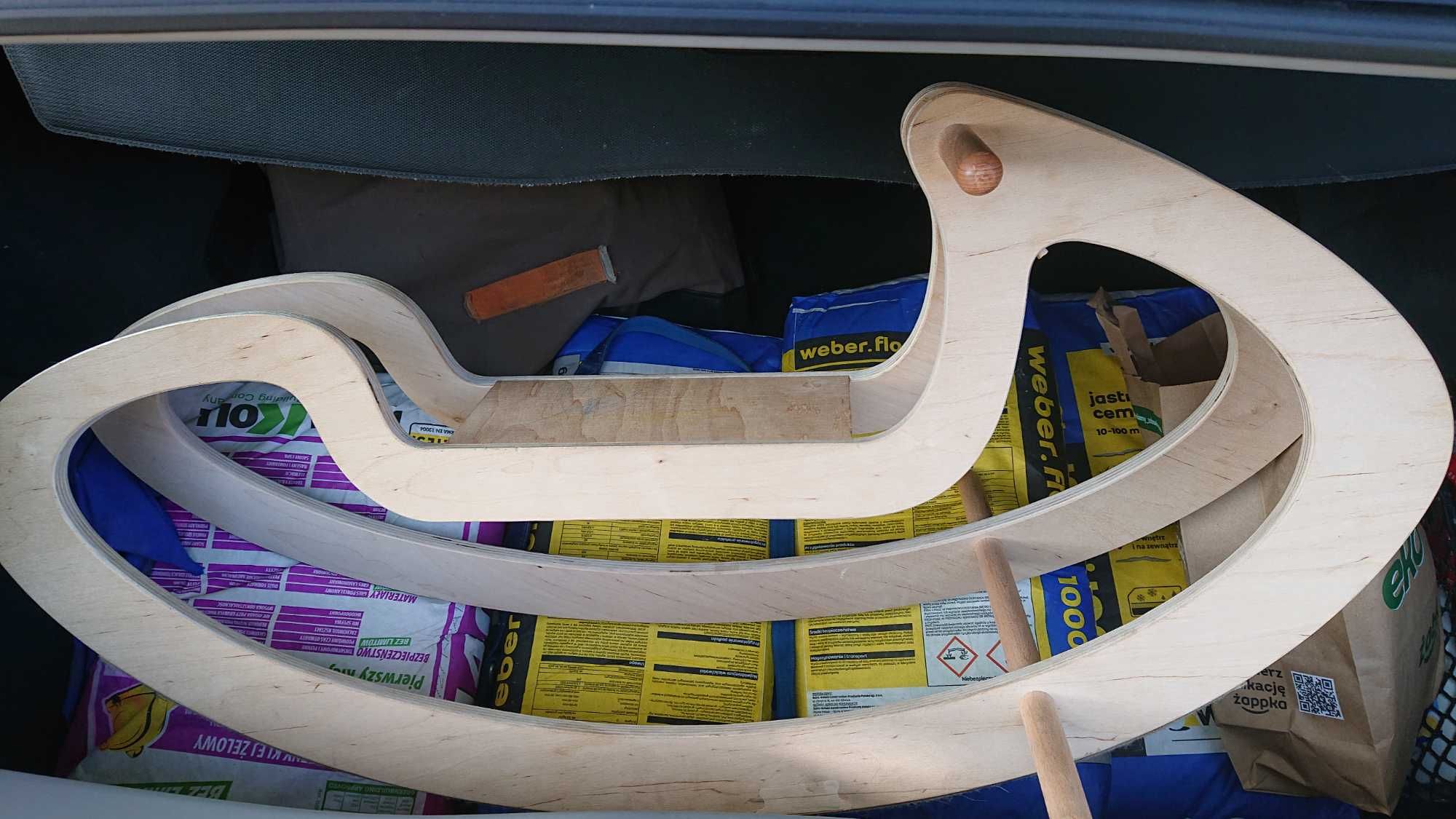 Nowoczesny drewniany konik koń na biegunach zgodny z Montessori