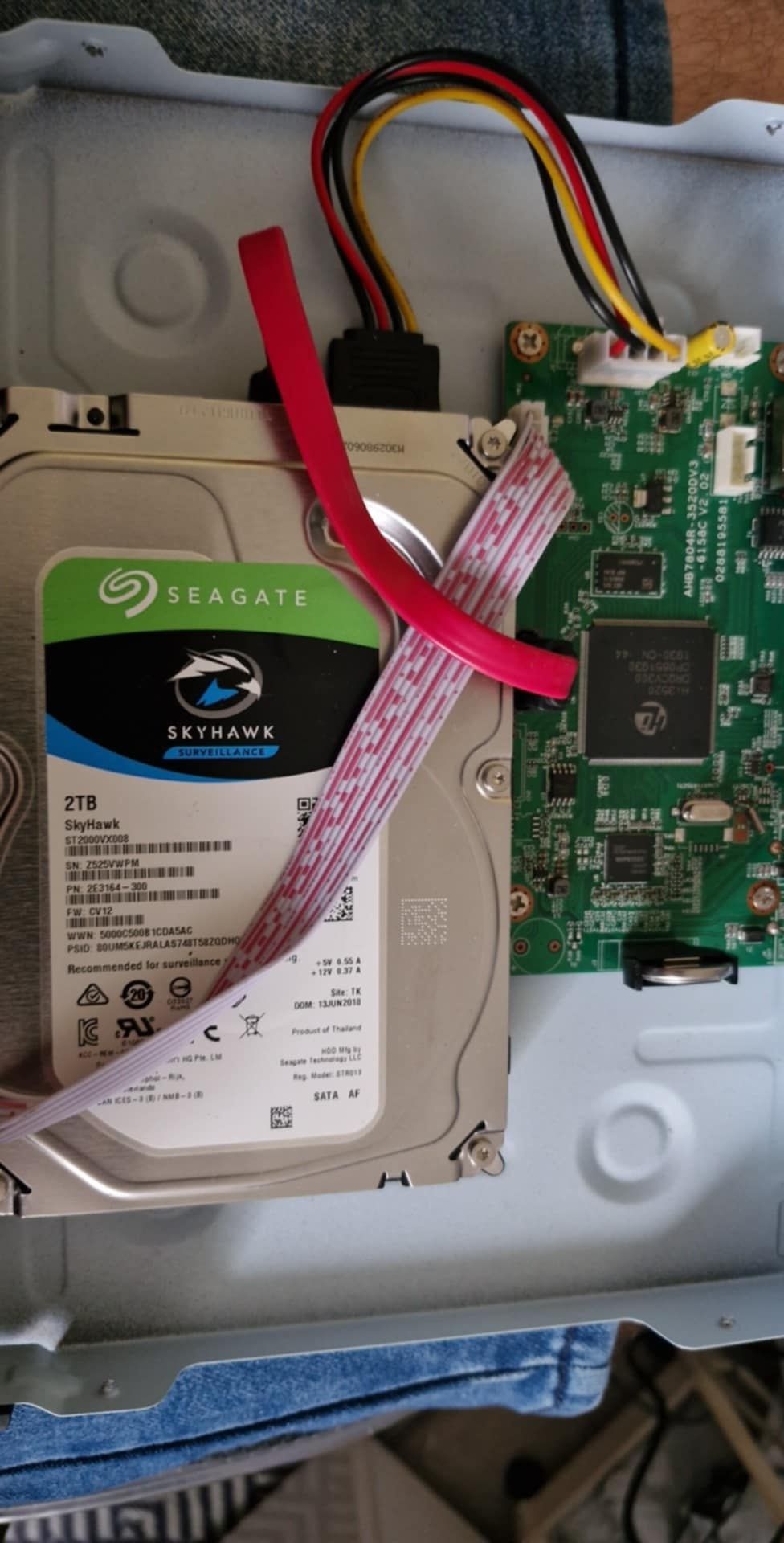 Rejestrator 4-kanałowy AHD Dysk 2 TB