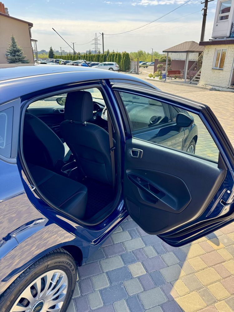 Продам автомобиль Ford Fiesta 2016
