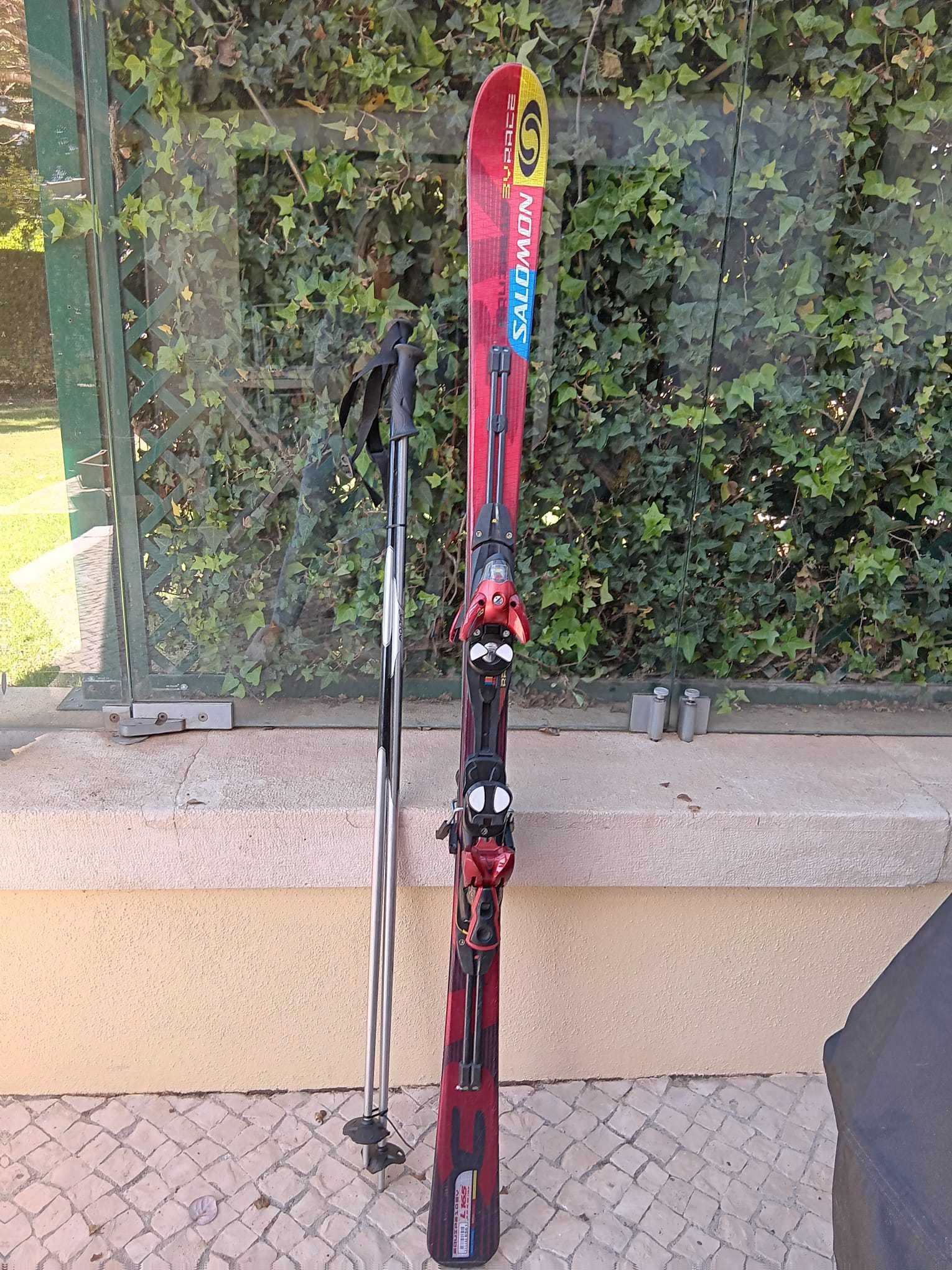 Skis Salomon + 2 Batons Ski