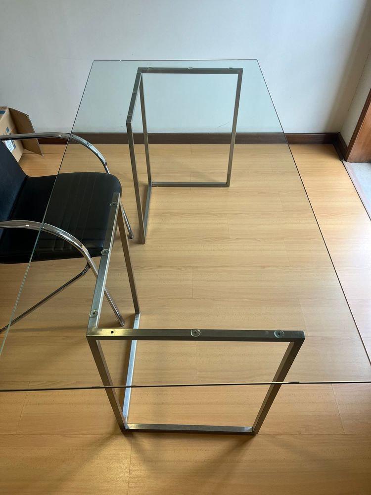 Mesa C/ Tampo de vidro