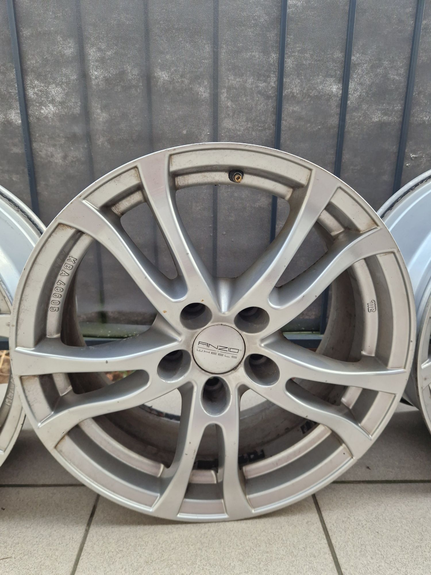 Alufelgi Anzio 17" 7,5Jx17 H2 ET35 mało jeżdżone
