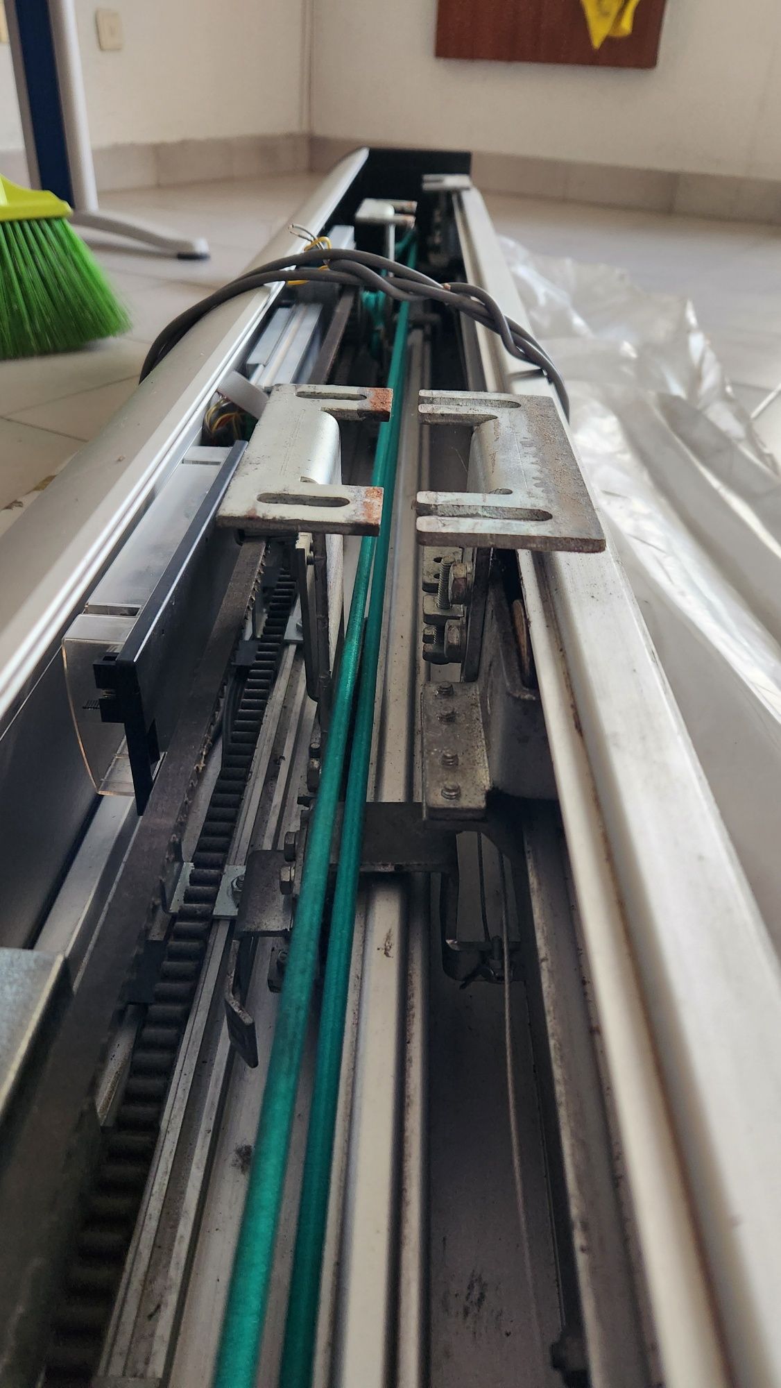 Automatismo modelo Bist portas de vidro